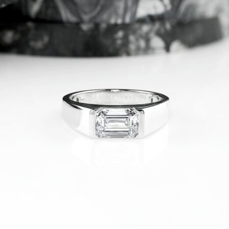 แหวนเพชรผู้ชายดีไซน์ทันสมัย โชว์เพชรทรง Emerald Cut 1.5 กะรัต