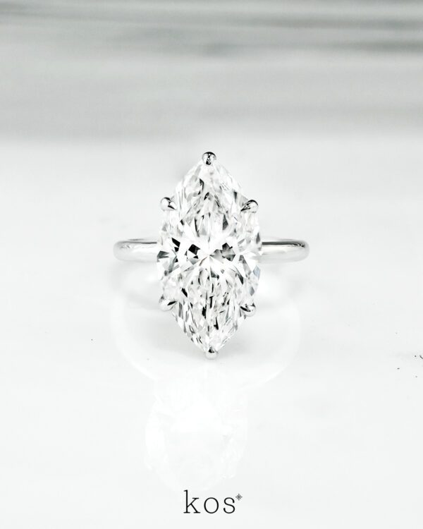 แหวนเพชร Elara Marquise Solitaire ตัวเรือนทองคำขาว 18K ประดับเพชรทรง Marquise