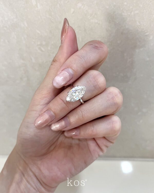 แหวนเพชร Elara Marquise Solitaire ตัวเรือนทองคำขาว 18K ประดับเพชรทรง Marquise