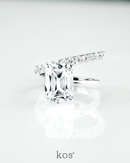 แหวนเพชรผู้หญิง Taylor Wrap Around Ring ดีไซน์โมเดิร์นพร้อมเพชร Old mine cushion cut