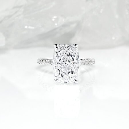 แหวนเพชร Alita Long Cushion Ring ตัวเรือนทองคำขาว 18K ประดับเพชรทรง Cushion เม็ดใหญ่