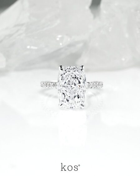 แหวนเพชร Alita Long Cushion Ring ตัวเรือนทองคำขาว 18K ประดับเพชรทรง Cushion เม็ดใหญ่