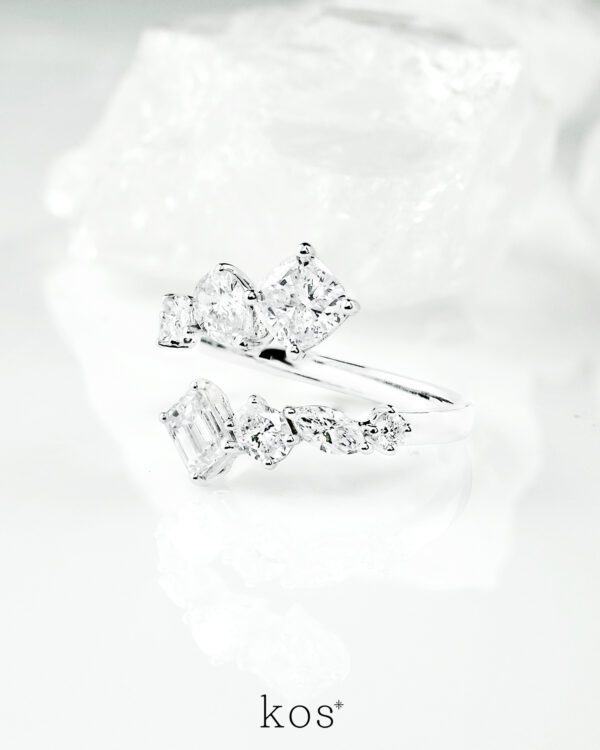 าพแหวนเพชรแท้ Nora Open Ring สไตล์ Open Ring โดดเด่นด้วยเพชรหลากหลายรูปทรง