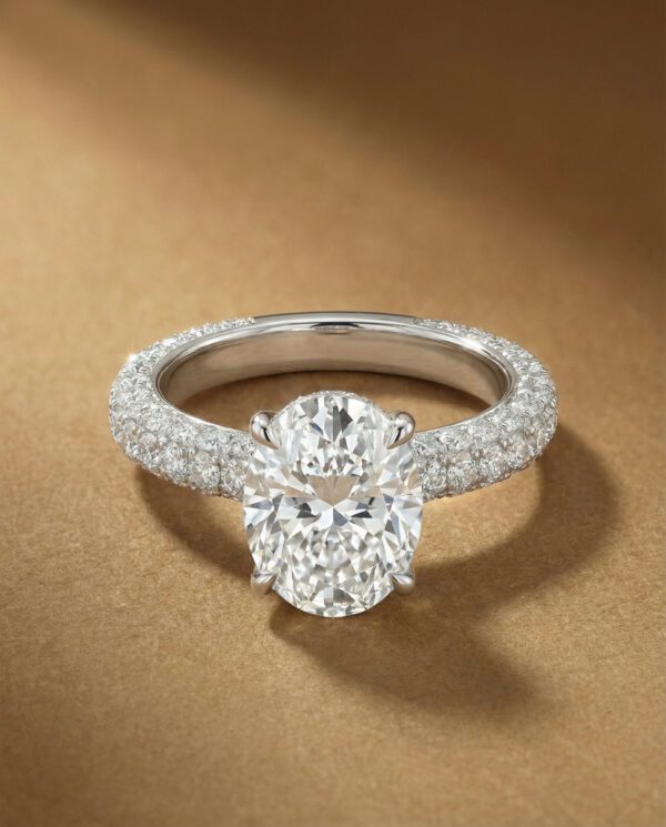 แหวนหมั้นเพชร Oval -ตัวเรือนฝังเพชรระยิบระยับ 3 ด้าน-แบรนด์-kos