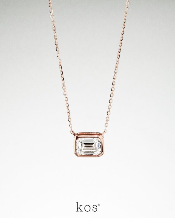 สร้อยคอจี้เพชร Emerald Cut 1 กะรัต ตัวเรือน Bezel Setting สี Pink Gold