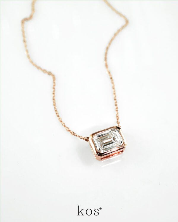 สร้อยคอจี้เพชร Emerald Cut 1 กะรัต ตัวเรือน Bezel Setting สี Pink Gold