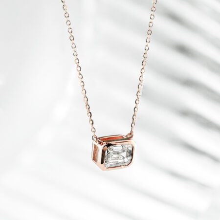สร้อยคอจี้เพชร Emerald Cut 1 กะรัต ตัวเรือน Bezel Setting สี Pink Gold