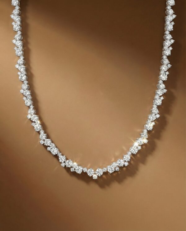 สร้อยคอเพชรจัดเรียงแบบ Cluster กลุ่มดาว ดีไซน์อ่อนช้อย