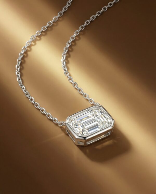 สร้อยคอเพชร Emerald ตัวเรือน Bezel