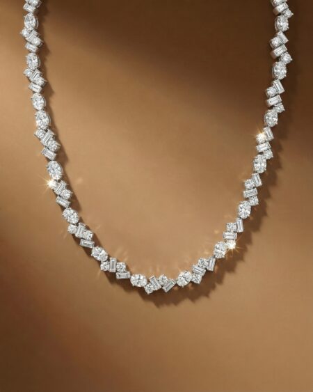 สร้อยคอเพชรดีไซน์โมเดิร์น ผสมเพชรกลม เพชรไข่และเพชรทรงสี่เหลี่ยมผืนผ้า