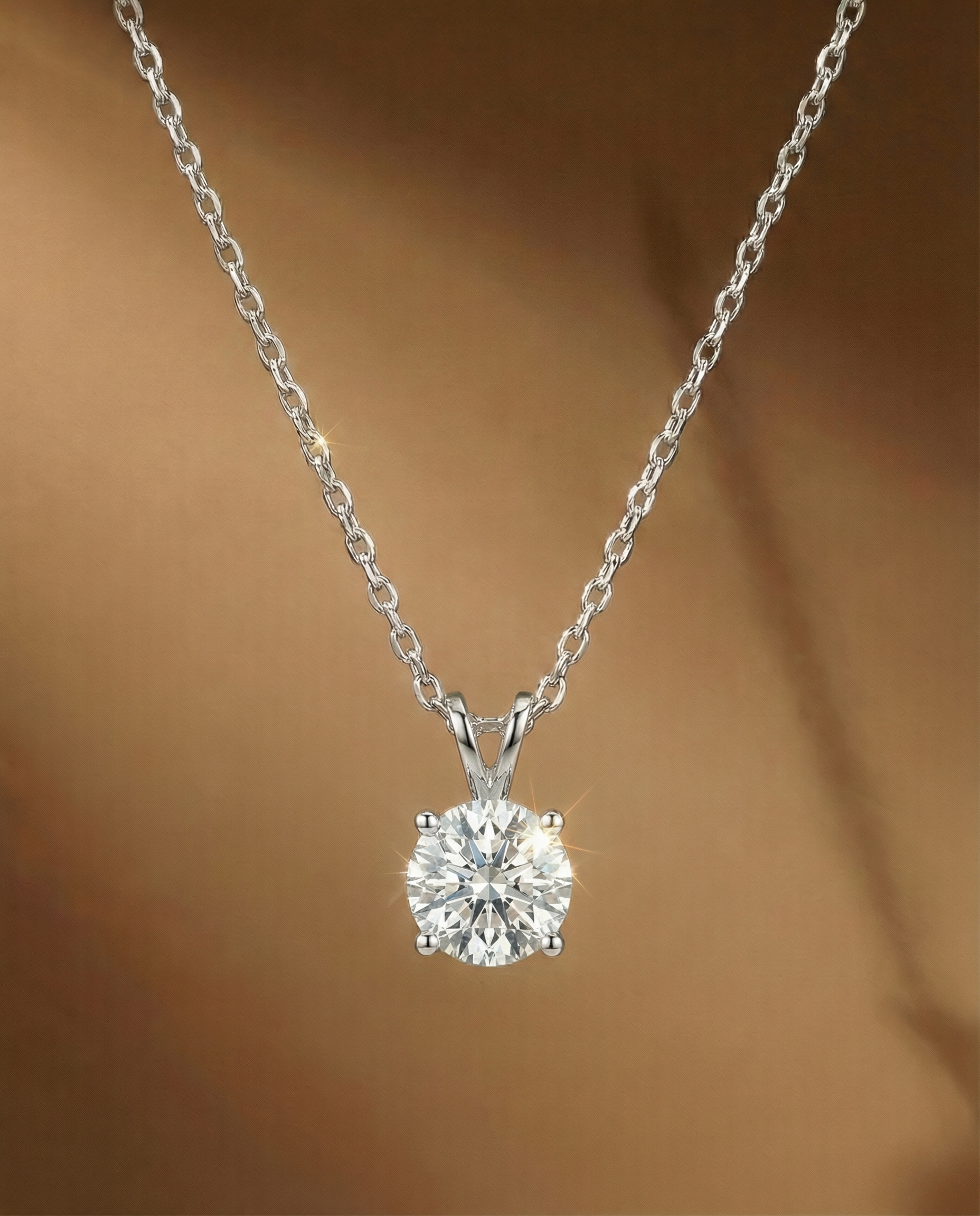 สร้อยคอจี้เพชรกลมตัวเรือนทองคำขาว