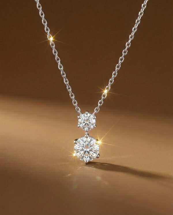 สร้อยคอจี้เพชรกลม เม็ดเล็ก และเม็ดใหญ่