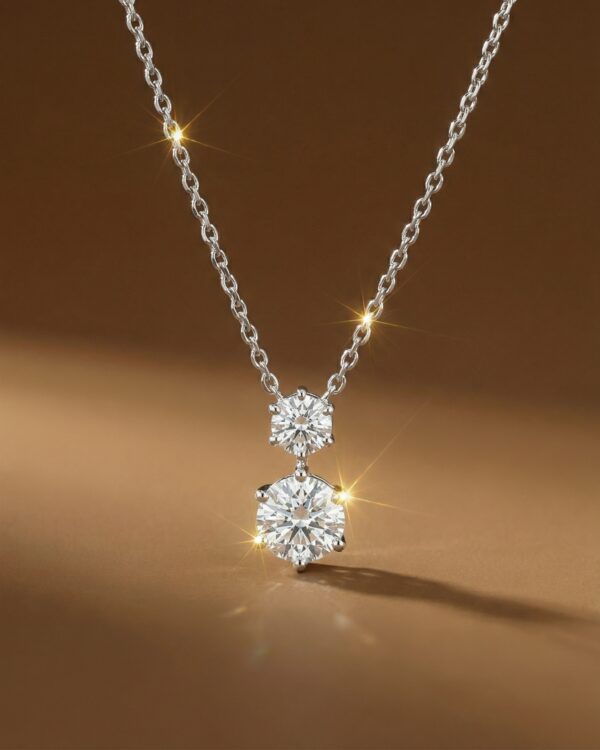 สร้อยคอจี้เพชรกลม เม็ดเล็ก และเม็ดใหญ่