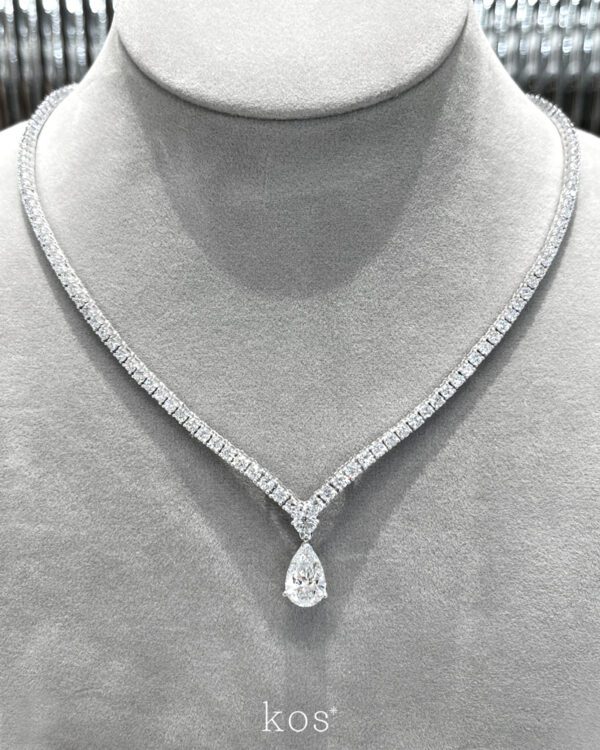 สร้อยคอเพชรเทนนิส V-shape พร้อมจี้เพชรหยดน้ำ