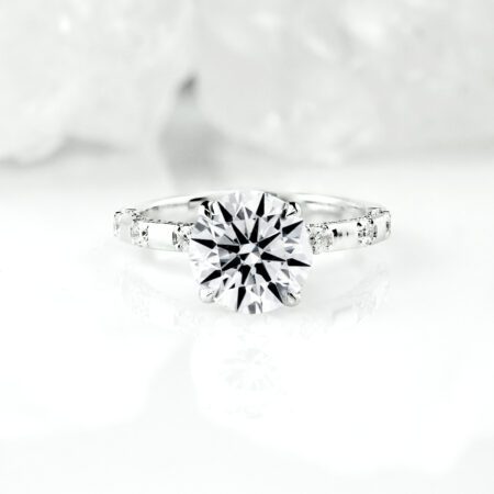 แหวนหมั้นเพชรเม็ดเดี่ยวดีไซน์โมเดิร์น ตัวเรือนทองคำขาว ฝังเพชรตลอดก้าน