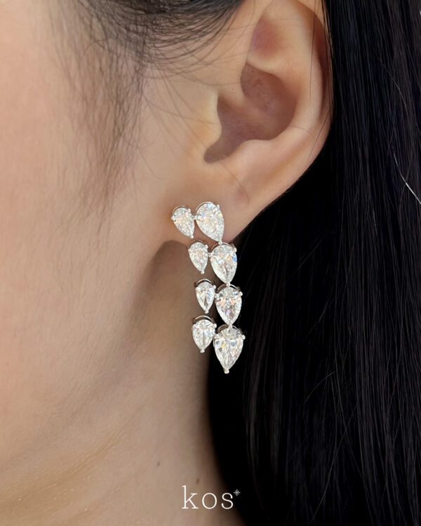 ต่างหูเพชรทรงหยดน้ำ kos ดีไซน์คลัสเตอร์โค้งตามใบหู หรูหราและระยิบระยับ