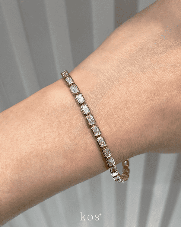 สร้อยข้อมือเพชร Tennis Bracelet ดีไซน์ Bezel Setting สี Yellow Gold
