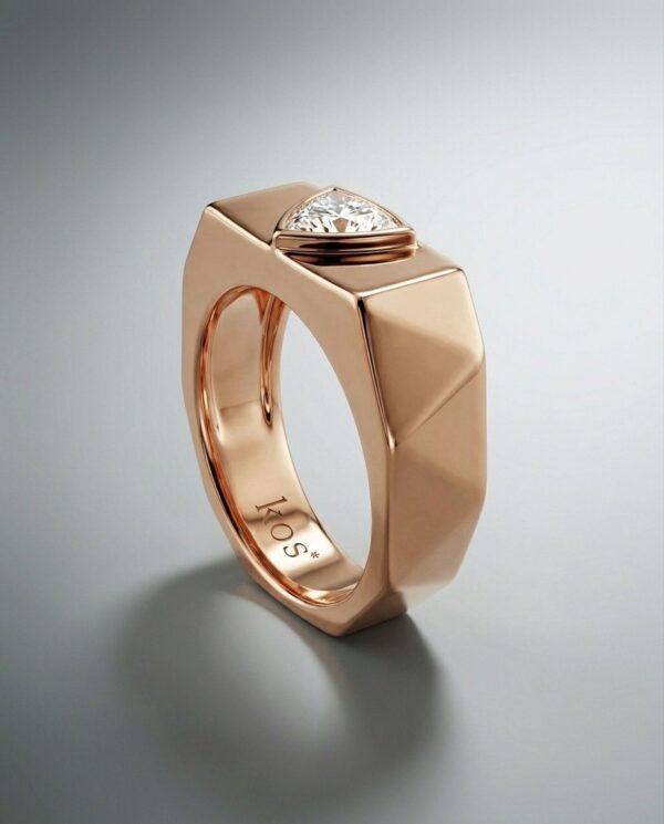 แหวนผู้ชาย Rose Gold ประดับเพชรทรงสามเหลี่ยม ดีไซน์ Geometric ทันสมัย แบรนด์ KOS