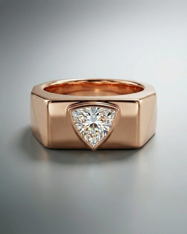 แหวนผู้ชาย Rose Gold ประดับเพชรทรงสามเหลี่ยม ดีไซน์ Geometric ทันสมัย แบรนด์ KOS