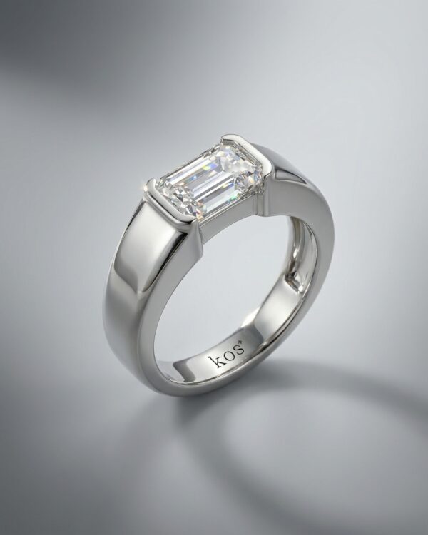 แหวนเพชร Emerald Cut ดีไซน์แนวนอน ตัวเรือนสีเงินขัดด้าน