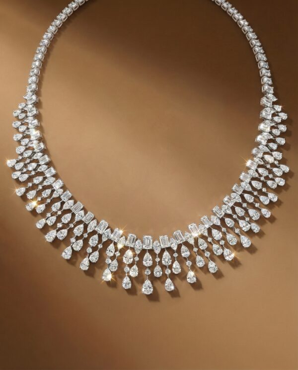 สร้อยคอเพชรแท้ดีไซน์ระย้าประดับเพชรรูปหยดน้ำและเอ็มเมอรัลคัทสำหรับเจ้าสาว