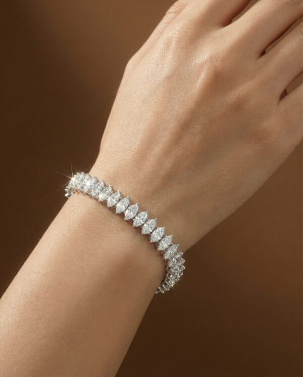 สร้อยข้อมือเพชร Marquise Diamond Bracelet ดีไซน์สวยหรู