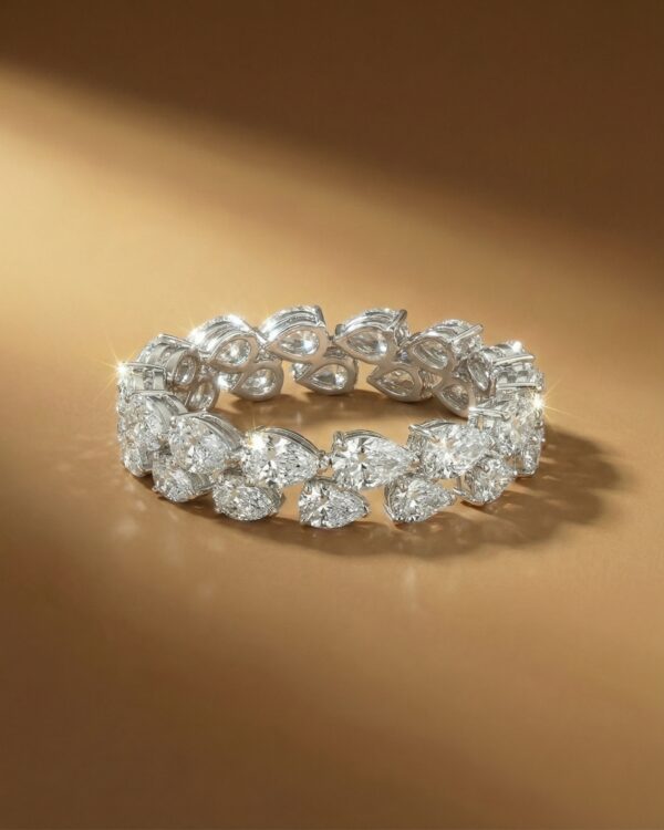 แหวนเพชรรอบนิ้วดีไซน์รูปหยดน้ำสองแถว