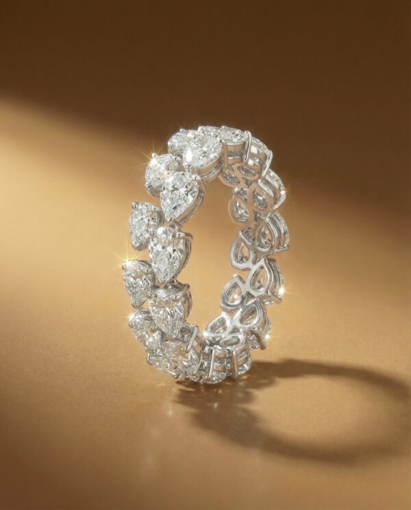 แหวนเพชรรอบนิ้วดีไซน์รูปหยดน้ำสองแถว