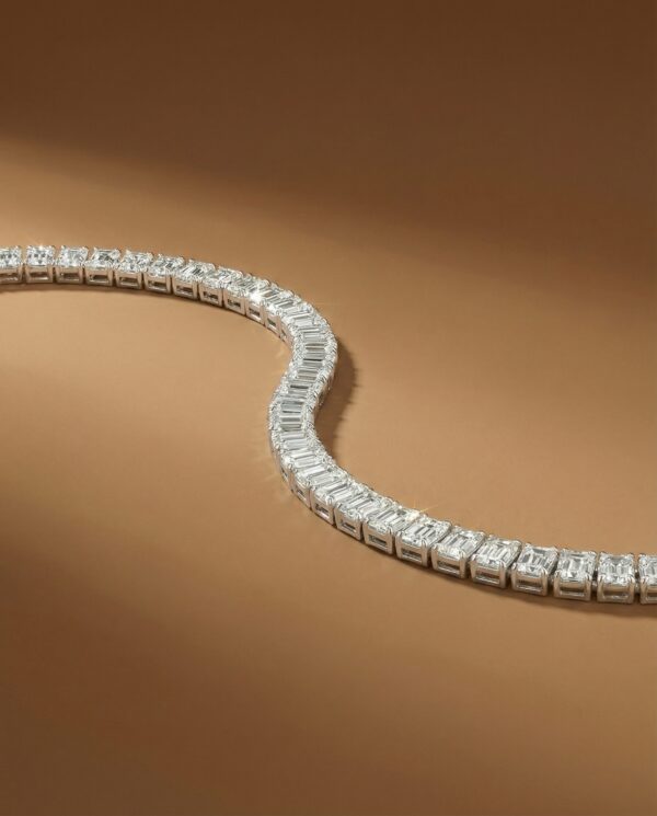 สร้อยข้อมือเพชร-Emerald-cut-Tennis-Bracelet-ทองคำขาว