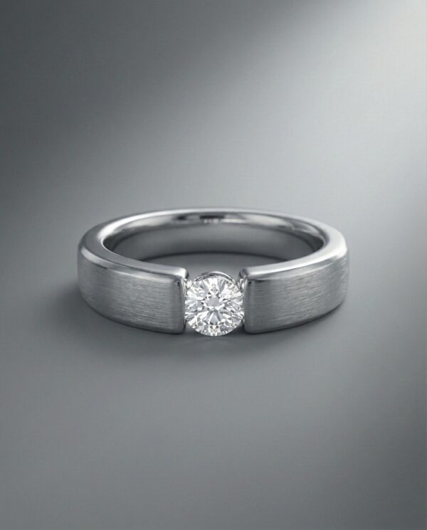 แหวนเพชรชายดีไซน์โมเดิร์น-ผิวสัมผัสขัดด้านตัดขอบเงา-แบรนด์-kos