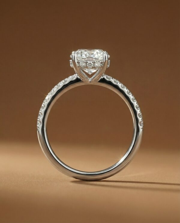 แหวนหมั้นเพชร Oval Cut ก้านฝังเพชร Pavé และ Hidden Halo-แบรนด์-kos