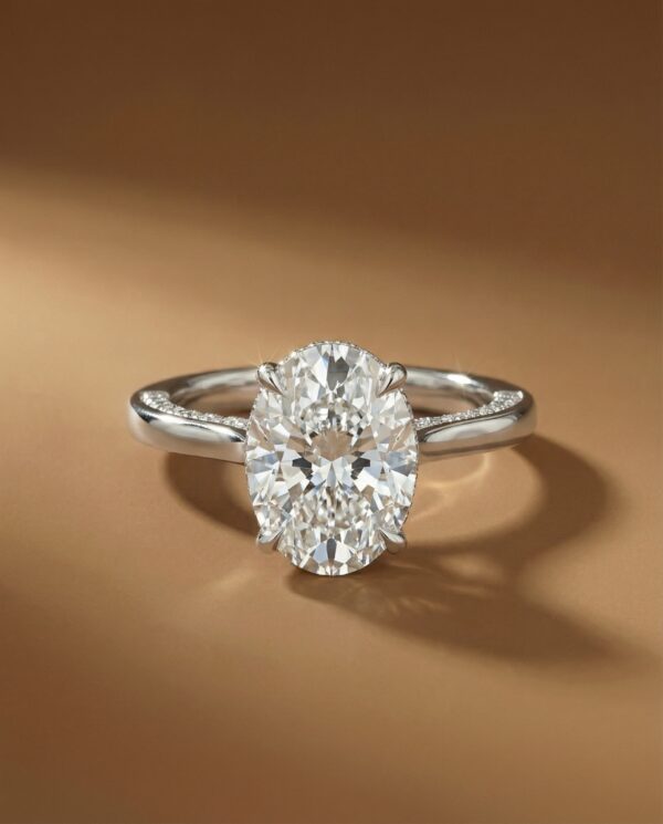 แหวนหมั้นเพชร Oval Cut ดีไซน์ฝังเพชรจิกไข่ปลารอบตัวเรือนและหนามเตย-แบรนด์-kos