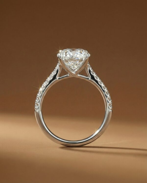 แหวนหมั้นเพชรรูปไข่-ก้านเพชรแถว-ด้านข้าง