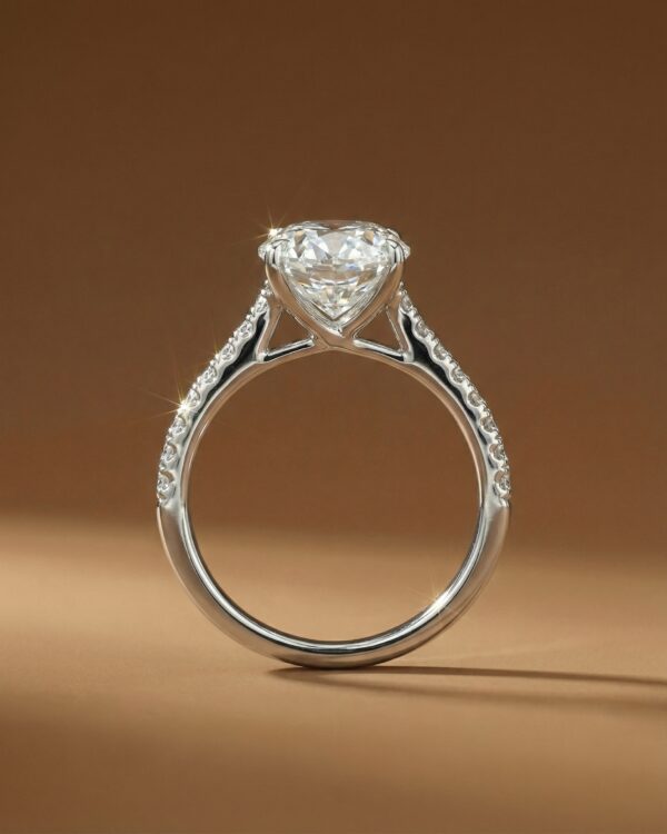 แหวนหมั้นเพชรรูปไข่-ก้านเพชรแถว-ด้านข้าง