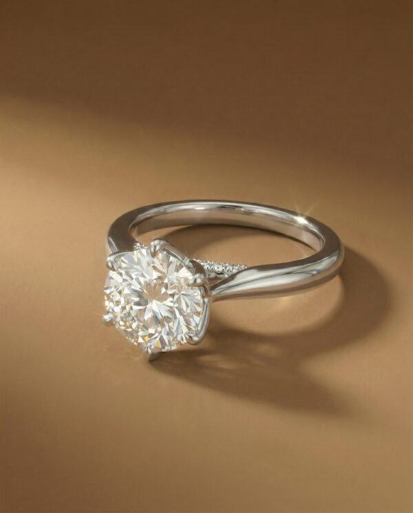 แหวนเพชรชูเม็ดเดี่ยวทรงกลม ดีไซน์ประดับเพชรที่สะพานแหวน