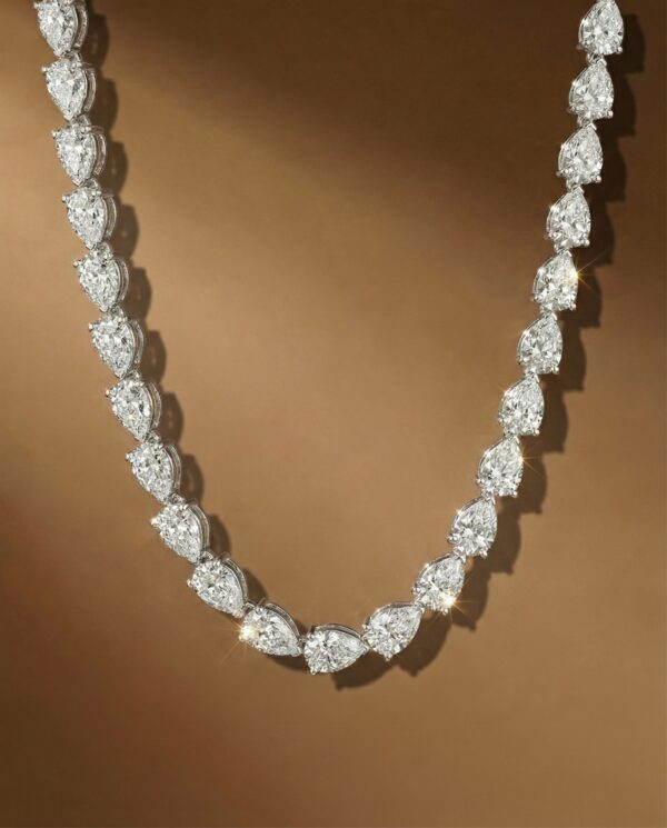 สร้อยคอเพชรหยดน้ำรอบคอ