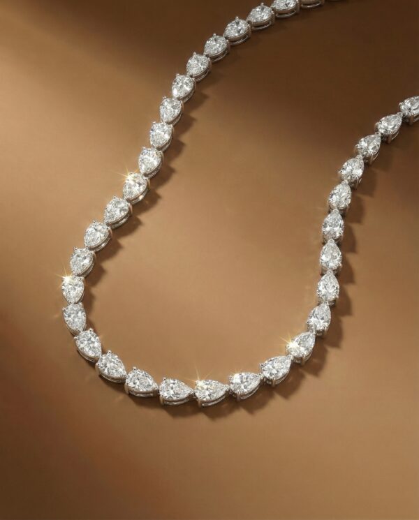 สร้อยคอเพชรหยดน้ำรอบคอ