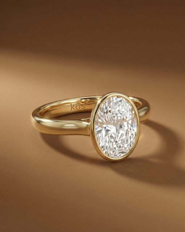 แหวนเพชรทรง Oval Cut ดีไซน์ Bezel Set ฝังหุ้มบนตัวเรือนทองคำ 14K