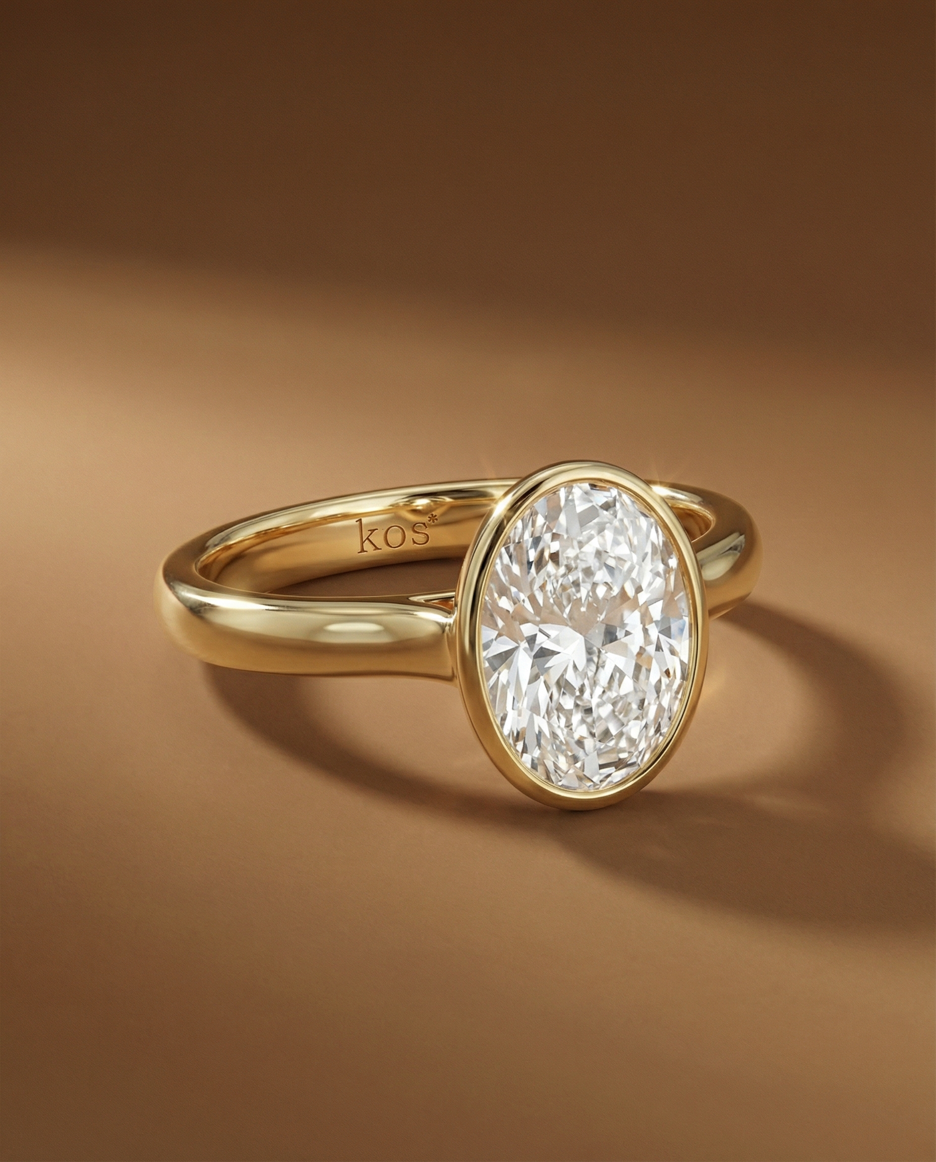 แหวนเพชรทรง Oval Cut ดีไซน์ Bezel Set ฝังหุ้มบนตัวเรือนทองคำ 14K