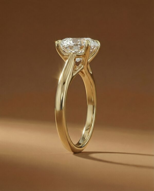 แหวนเพชรเม็ดเดี่ยวทรง Oval ตัวเรือนทอง ดีไซน์ก้าน Cathedral ไขว้