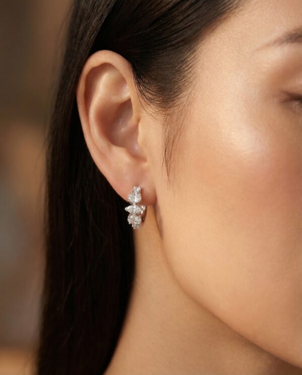 ต่างหูเพชรห่วงดีไซน์ Multi-Shape ตัวเรือนทองคำขาว