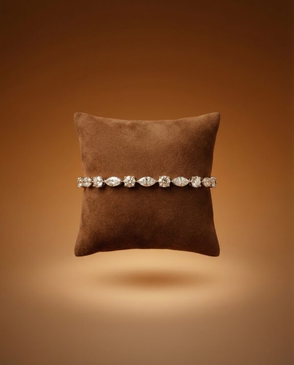 สร้อยข้อมือเพชรแท้สลับทรง Round และ Marquise Cut Tennis Bracelet ตัวเรือนทองขาว