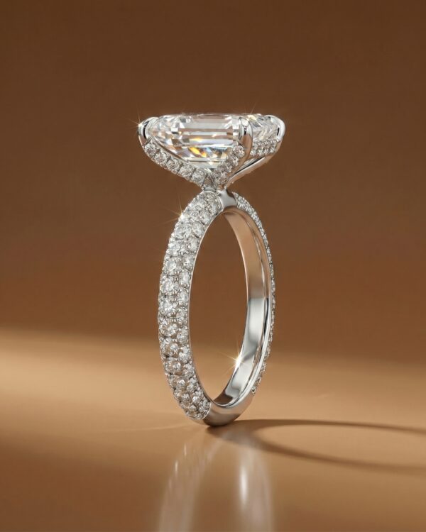 แหวนหมั้นเพชรแท้ทรง Emerald Cut เม็ดเดี่ยว ตัวเรือนฝังเพชร Pave