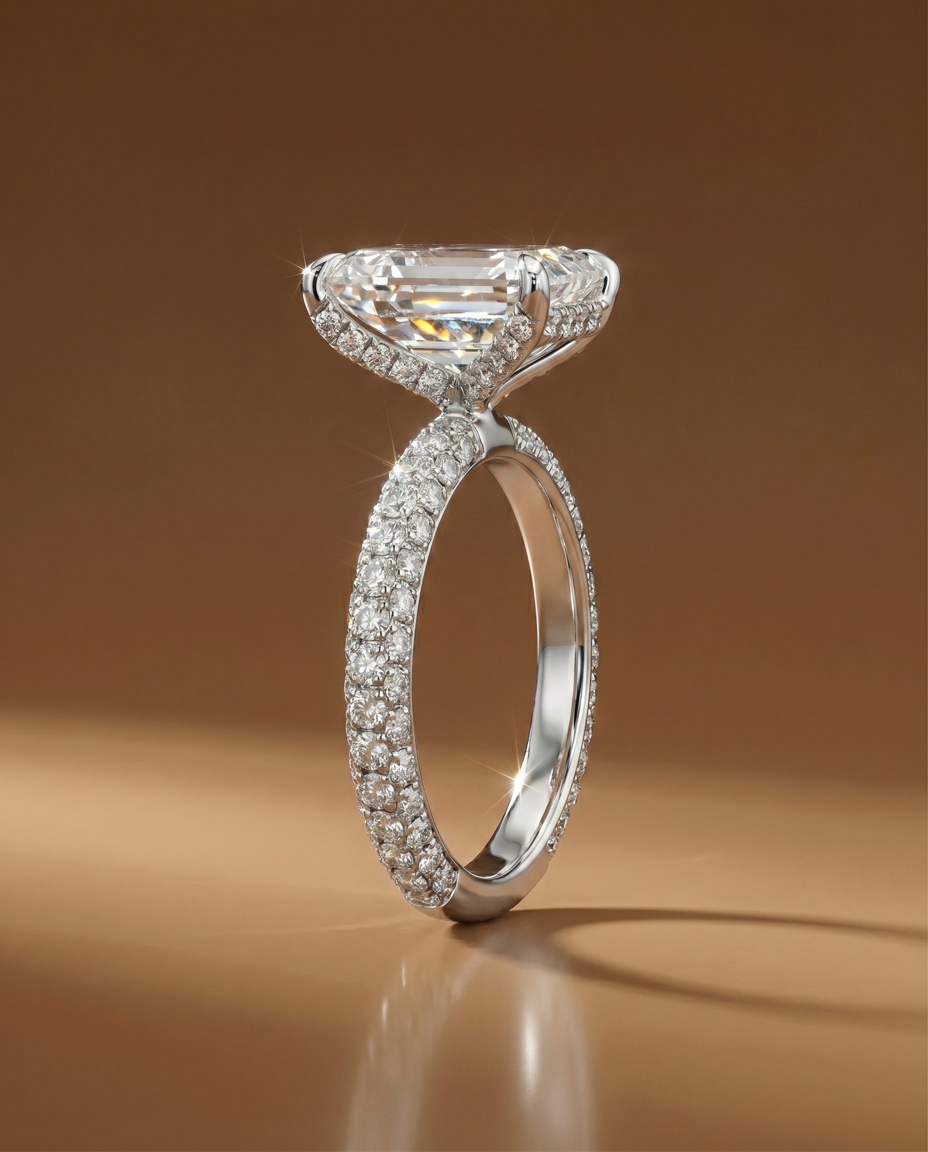 แหวนหมั้นเพชรแท้ทรง Emerald Cut เม็ดเดี่ยว ตัวเรือนฝังเพชร Pave