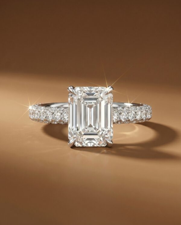 แหวนหมั้นเพชรแท้ทรง Emerald Cut เม็ดเดี่ยว ตัวเรือนฝังเพชร Pave