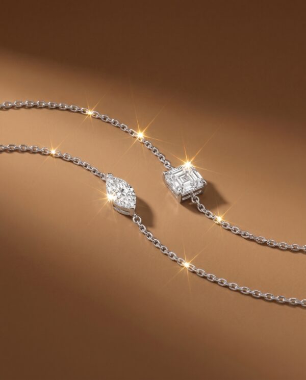 สร้อยข้อมือเพชรแท้เม็ดเดี่ยวทรง Asscher Cut และ Marquise Cut ดีไซน์ตัวเรือนโซ่ทองคำขาวสไตล์มินิมอล