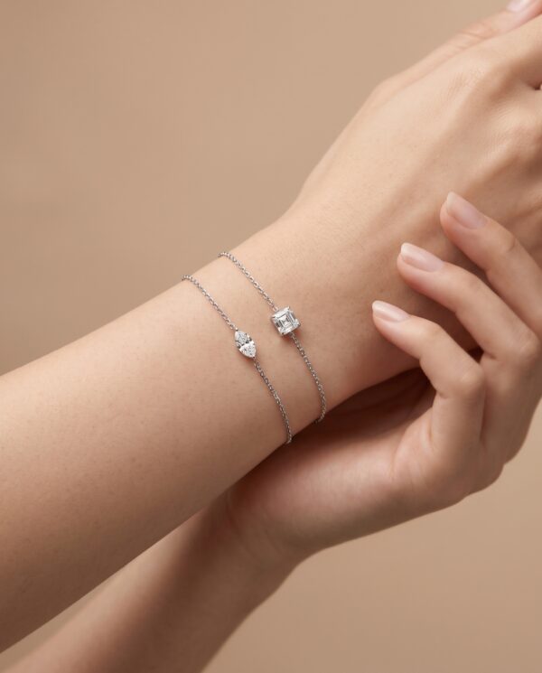 สร้อยข้อมือเพชรแท้เม็ดเดี่ยวทรง Asscher Cut และ Marquise Cut ดีไซน์ตัวเรือนโซ่ทองคำขาวสไตล์มินิมอล