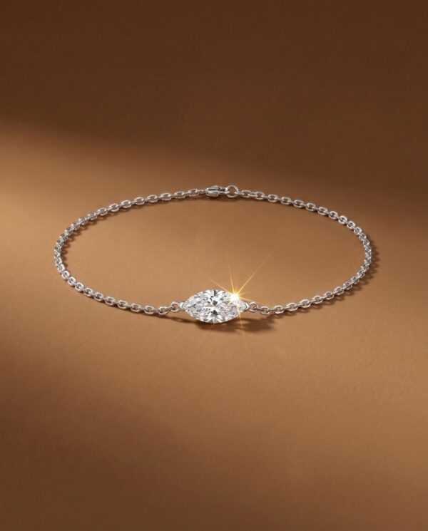 สร้อยข้อมือเพชรแท้เม็ดเดี่ยวทรง Marquise Cut ดีไซน์ตัวเรือนโซ่ทองคำขาวสไตล์มินิมอล