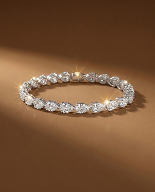 สร้อยข้อมือเพชรแท้ทรงหยดน้ำ Pear Cut ดีไซน์ Tennis Bracelet