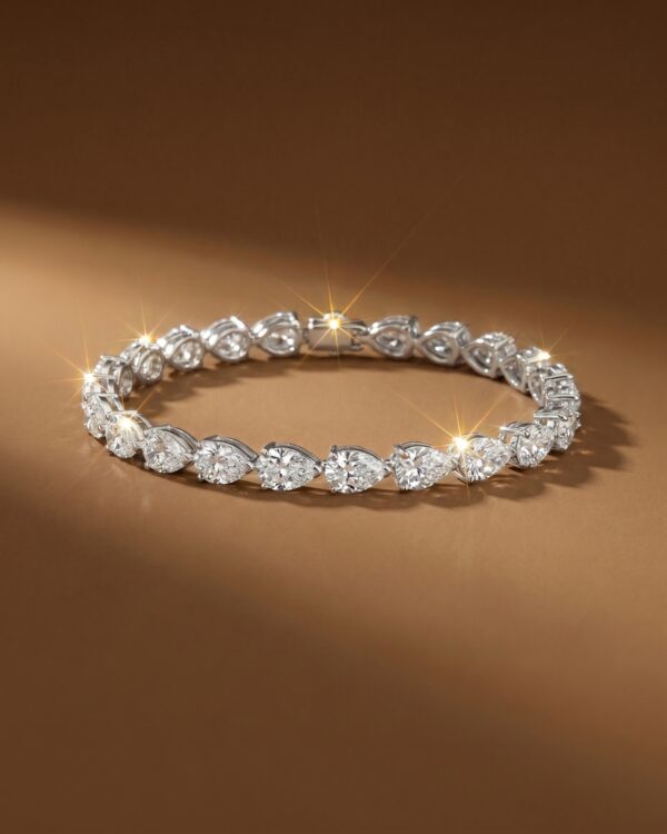 สร้อยข้อมือเพชรแท้ทรงหยดน้ำ Pear Cut ดีไซน์ Tennis Bracelet